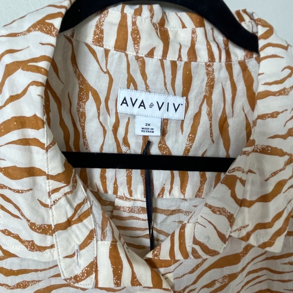 Zebra Animal Print Button Down Chic Glam Minimalist Artsy Plus Hip Blouse Top - Picture 3 of 10